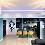 Lazy\'S Haven - Modern 2Br Apt In The City Center